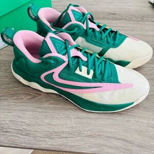 Nike Giannis Immortality 3 Basketball Shoe NWT Size 9.5 Men/11.5 Women